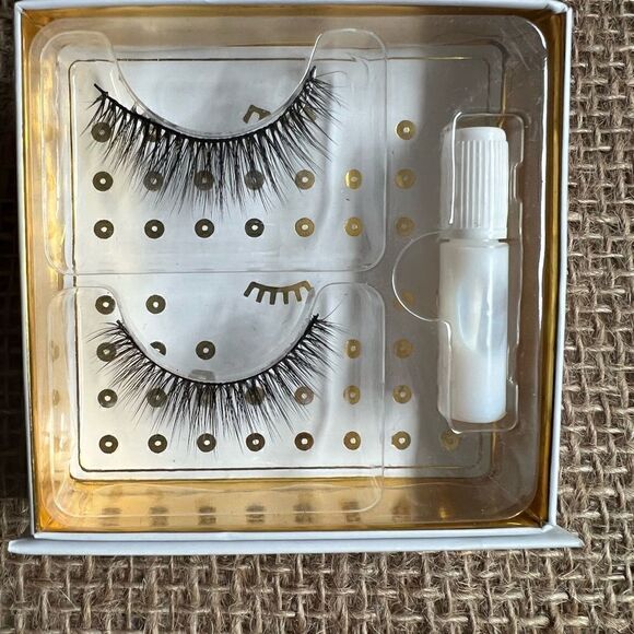 Battington Beauty Monroe Lash with Mini Glue volume lashes brand new in box - Picture 5 of 8
